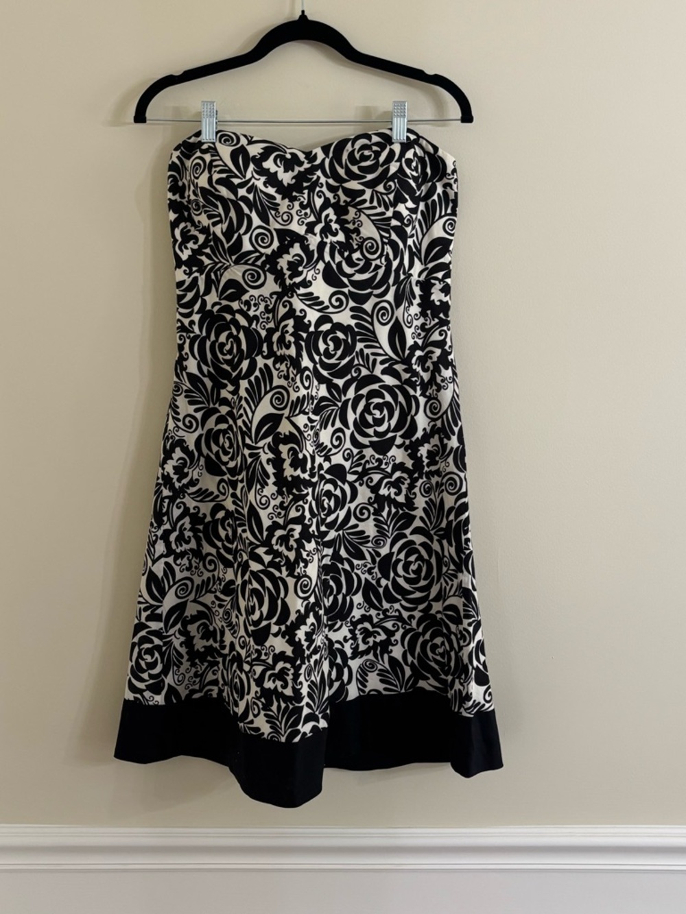 White House Black Market Black/White Floral 100% Cotton Strapless Dress Size 10